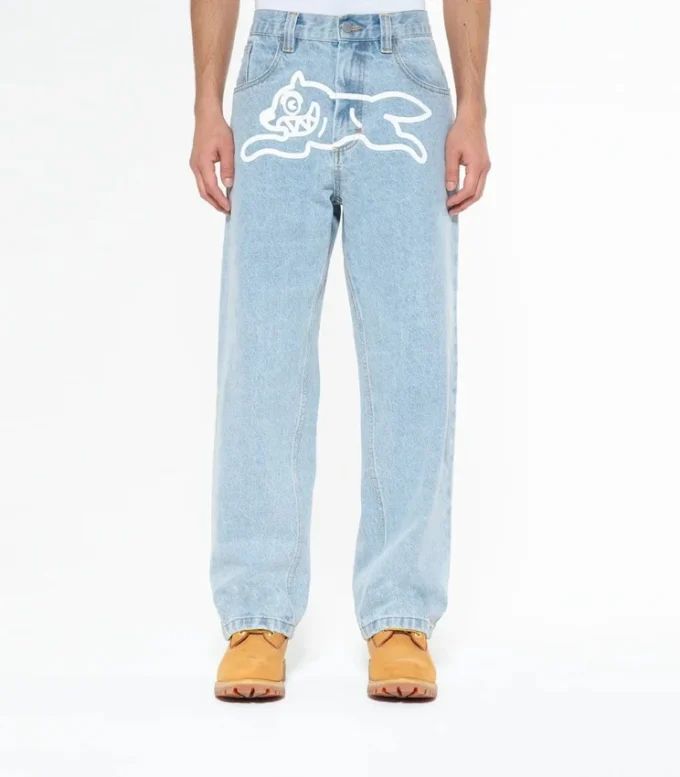 Jeanshose mit „Running Dog“-Motiv und doppeltem Bund